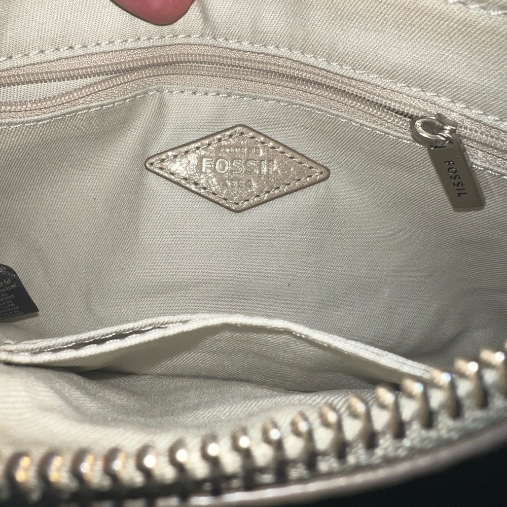 Fossil Dawson Leather Crossbody Handbag in a Metallic Shimmer Finish - Picture 5 of 8